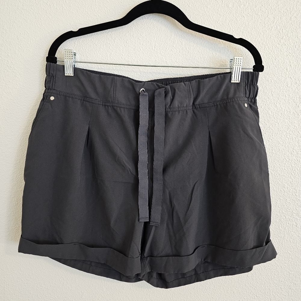 MPG Mondetta Performance Gear Pleated Stretch Cuffed Travel Shorts | Size Large